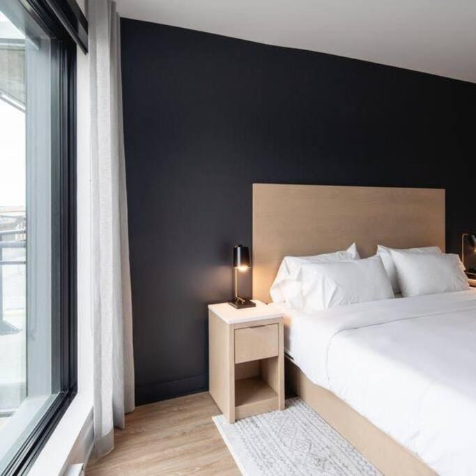 Mind Blowing City View - 2 Beds - Pool & Spa - Downtown 몬트리올 외부 사진