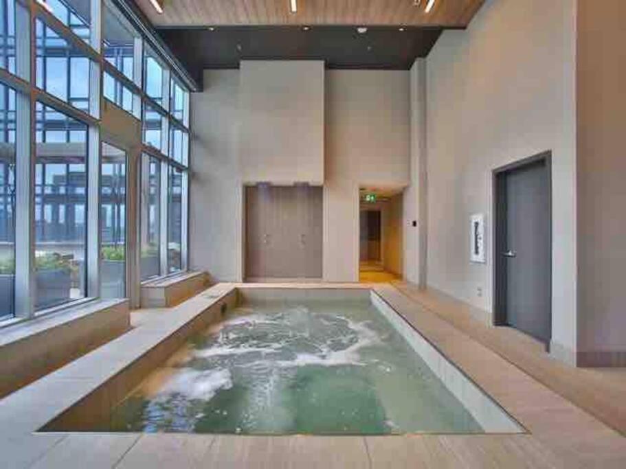 Mind Blowing City View - 2 Beds - Pool & Spa - Downtown 몬트리올 외부 사진